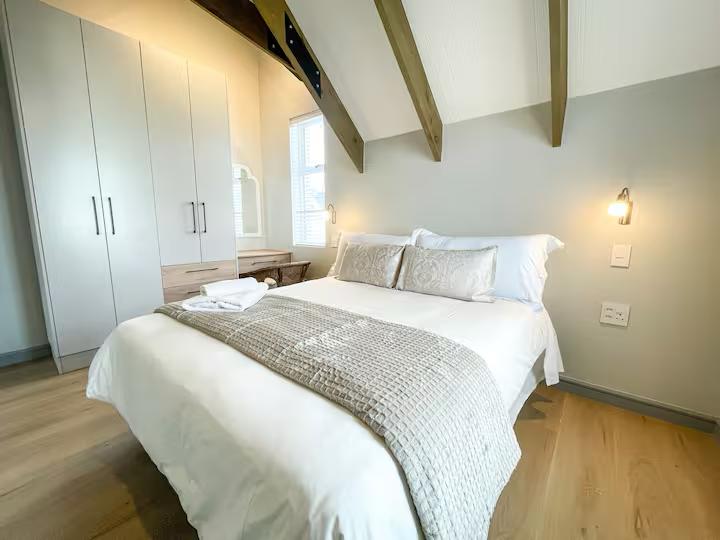 6 Bedroom Property for Sale in Kingswood Golf Estate Western Cape